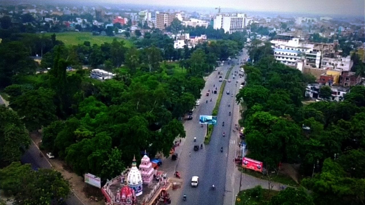 भारतातील पहिला जिल्हा : बिहार राज्यातील 'पूर्णिया' हा भारतातील सर्वात पहिला आणि जुना जिल्हा मानला जातो. या जिल्ह्याची स्थापना ईस्ट इंडिया कंपनीने 1770 मध्ये केली होती. त्यामुळे प्रशासकीय दृष्ट्या हा देशातील सर्वात जुना जिल्हा ठरतो.