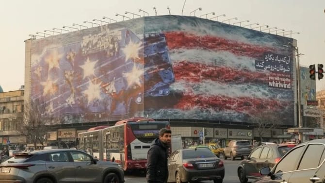 महाभयंकर हल्ला... युद्धनौकेवर बॉम्बचा वर्षाव... अमेरिकेला...