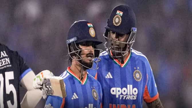 IND vs NZ : फक्त 32 चेंडूत 76 धावा कुटल्या, सगळी बाजी पलटली तरी सूर्यकुमार यादवला इशान किशनचा राग का आला?