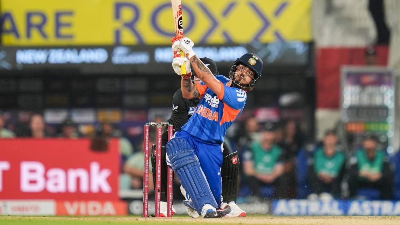 भारताने पाचव्या टी20 सामन्यात एकूण 23 षटकार मारले. यात इशान किशनने 10, सूर्यकुमार यादवने 6, हार्दिक पांड्याने 4, अभिषेक शर्माने 2 आणि शिवम दुबेने एक षटकार मारला. यासह ऑस्ट्रेलिया आणि इंग्लंडच्या नावावर असलेला मोठा विक्रम मोडला. (Photo- BCCI Twitter)