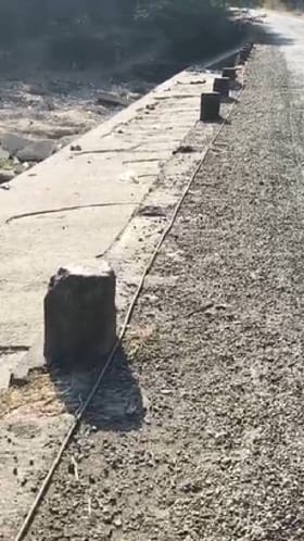 रावेर सुखी नदीवरील पुलाची दुरावस्था.