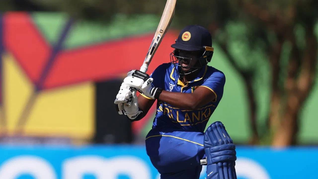 अंडर 19 वनडे वर्ल्डकप स्पर्धा सुरु झाल्यापासून काही ना काही विक्रमांची नोंद होताना दिसत आहे. काही विक्रम रचले आणि काही विक्रम मोडले जात आहेत. विक्रम म्हंटलं की वैभव सूर्यवंशी आणि आयुष म्हात्रे हे दोन फलंदाज समोर येतात. पण या दोघांकडे लक्ष असताना श्रीलंकेच्या दोन फलंदाजांनी मोठा विक्रम आपल्या नावावर केला आहे. (Photo: Getty Images)