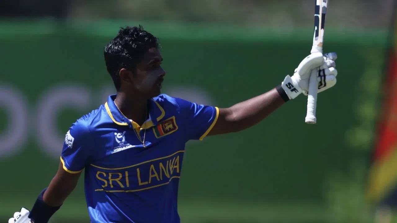 वीरनच्या नावावर आणखी एक विक्रम नोंदवला गेला असता. पण त्याची संधी फक्त 8 धावांनी हुकली. अंडर 19 वर्ल्डकप स्पर्धेत द्विशतक झळकावणारा पहिला फलंदाज बनण्याची संधी होती. 192 धावांवर बाद झाला. (Photo: Getty Images)