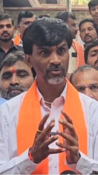 Video : जरांगे पाटील विद्यार्थ्यांसाठी उतरले रस्त्यावर