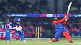 पलटणची पराभवाची हॅट्रिक, दिल्लीकडून अचूक परतफेड, मुंबईचा धुव्वा.