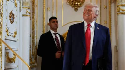 जगात खळबळ ! डोनाल्ड ट्रम्प यांनी पुन्हा टाकला टॅरिफ बॉम्ब, 8 देशांवर लादला मोठा कर