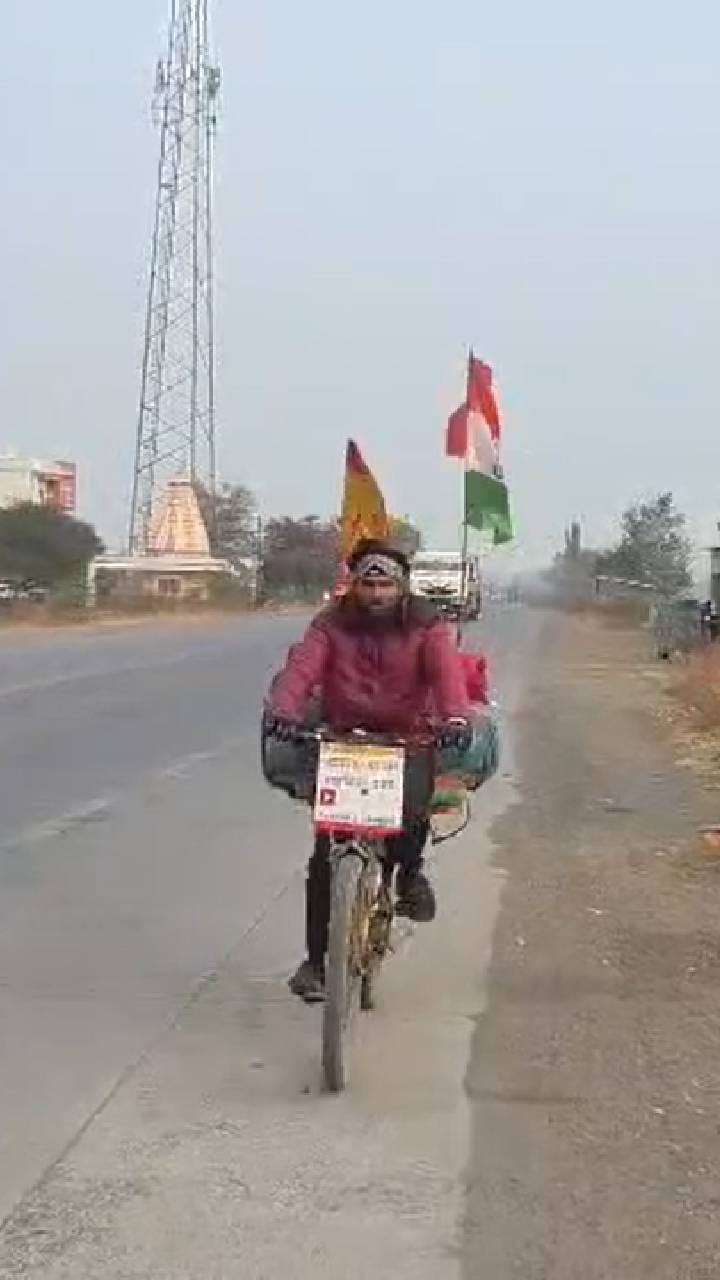 मध्यप्रदेश येथील युवकाची साकलवरुन 12 ज्योतिर्लिंग व चार धाम देशव्यापी यात्रा