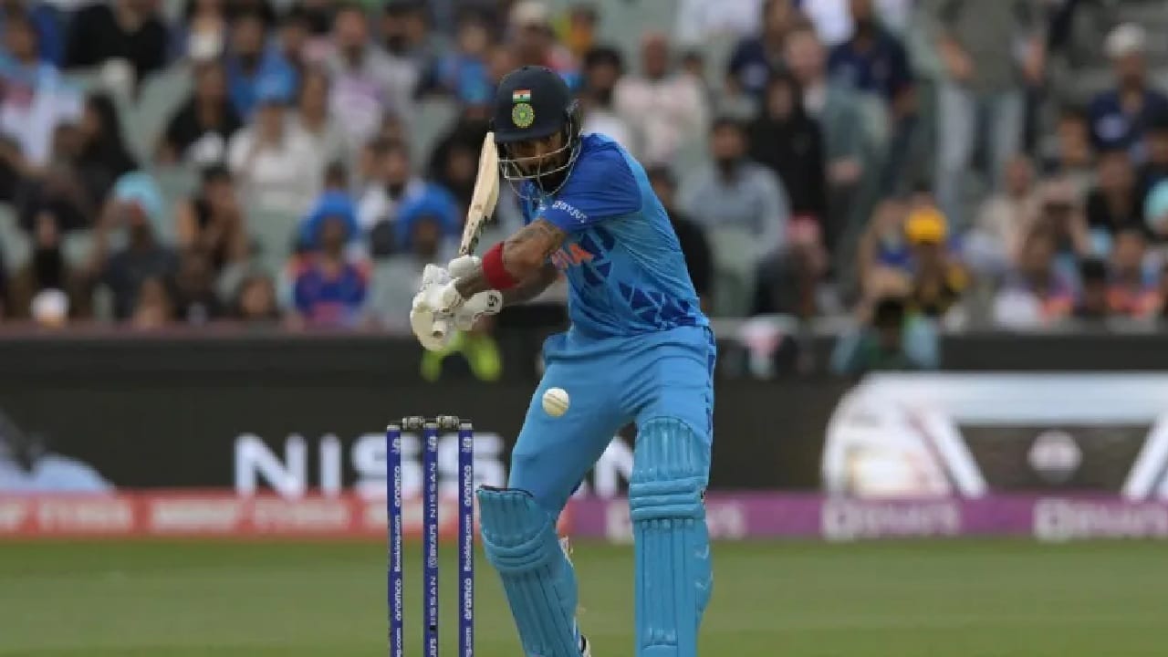 केएल राहुल या यादीत चौथ्या क्रमांकावर आहे. केएलने 32 सामन्यांमध्ये विजयी धावांचा पाठलाग  करताना 32 सामन्यांमध्ये 40 षटकार लगावले आहेत. (Photo Credit : PTI)