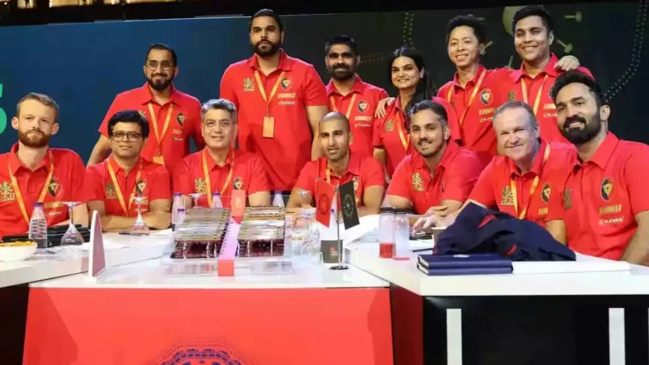 आरसीबी फ्रँचायझीने त्यांचे घरचे सामने आयोजित करण्यासाठी दोन मैदाने निवडली आहेत. यात आरसीबी फ्रँचायझीने चिन्नास्वामी स्टेडियमवर त्यांचे घरचे सामने आयोजित करण्यास रस दाखवला आहे. पण सामने होण्यासाठी त्यांनी केएससीएला काही अटी पूर्ण करण्यास सांगितले आहे.