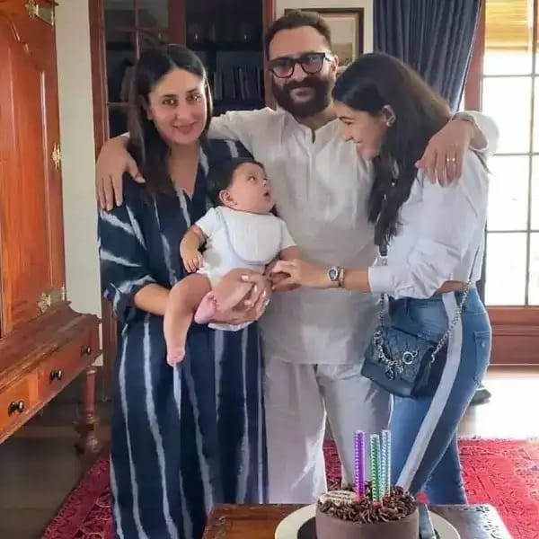 अभिनेता सैफ अली खान याने अमृता सिंग हिला घटस्फोट दिल्यानंतर करीना कपूर हिच्यासोबत लग्न केलं. तेव्हा सारा आणि इब्राहिम देखील वडिलांच्या लग्नात उपस्थित होते. पण करीना हिचं सावत्र मुलांसोबत चांगलं नातं आहे. अनेकदा करीनाला सारा आणि इब्राहिम यांच्यासोबत स्पॉट करण्यात आलं आहे. 