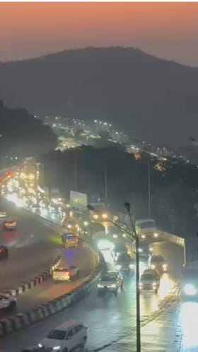 खंडाळा घाटात वाहतूक कोंडी.