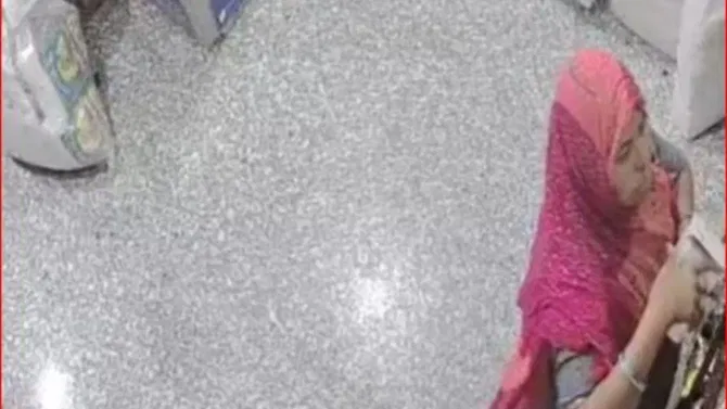 लेहंग्याच्या आतून पडला तुपाचा डब्बा! तपासणी करताच सापडला 30 हजारांचा..