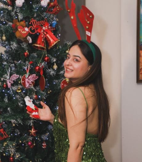 अंकिता लोखंडे ट्रोलर्सवर नाराज झाल आहे. काहीही माहिती नसताना एकाद्याच्या वैयक्तिक आयुष्याबद्दल बोलणे चुकीचे आहे, असे अंकिता म्हणाली आहे. तसेच माही आणि जय यांच्या को पॅरेंटिंगचे अंकिताने कौतुक केले आहे. माही आणि जय यांना एक मुलगी आहे. 