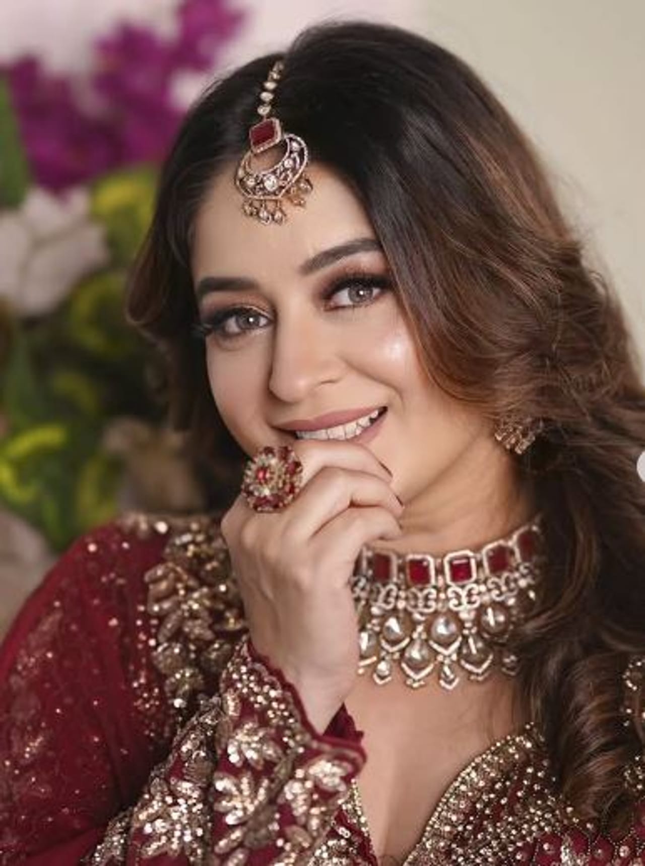 छोट्या पडद्यावरील प्रसिद्ध अभिनेत्री माही विज हिचा जय भानुशालीसोबत नुकताच घटस्फोट झाला आहे. घटस्फोटाची ही बातमी समोर आल्यानंतर आता सोशल मीडियावरील ट्रोलर्सने माही विजचे नाव नदीम नाज याच्याशी जोडण्यास सुरुवात केली आहे. नदम नाज हा माही विजचा बेस्ट फ्रेंड आहे.