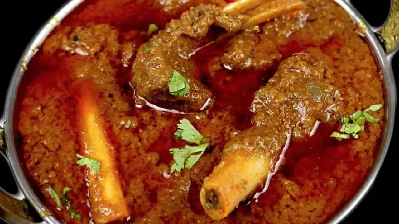 सांख्यिकी आकडेवारी : भारताच्या एकूण मांस उत्पादनात महाराष्ट्र 12.25 % वाटा राखून देशात पहिल्या क्रमांकावर आहे. महाराष्ट्रातील 77.32 % मांसाहारी लोक चिकनला प्रथम पसंती देतात.  