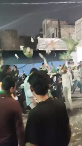 छत्रपती संभाजीनगर : प्रचार रॅलीत नोटांची उधळण.