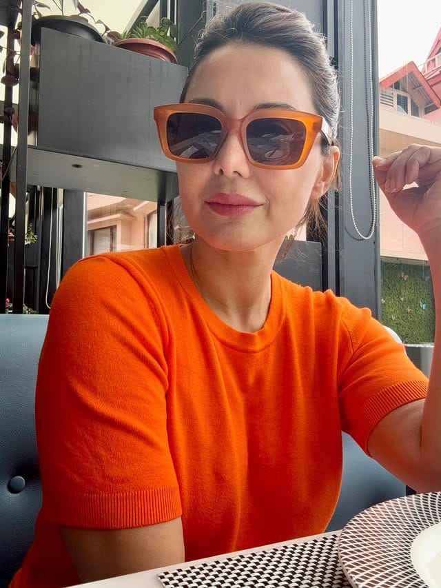 मिनिषा लांबाचा 2005 साली 'यहाँ' नावाचा पहिला चित्रपट आला. हा चित्रपट बॉक्स ऑफिसवर फारची चांगली कामगिरी करू शकला नाही. त्यानंतर 2006 साली तिचा कॉर्पोरेट नवाचा चित्रपट आला. 2007 साली हनीमून ट्रॅव्हल्स प्रायव्हेट लिमिटेड नावाचा चित्रपा आला. 2009 साली तिचा रणबीर कपूरसोबत बचना ए हसीनों हा चित्रपट आला. 