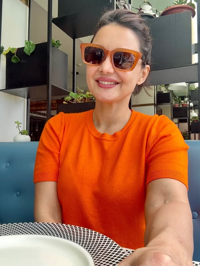 या अभिनेत्रीचे नाव मिनिषा लांबा असे आहे. तिने आपल्या अभिनयाच्या करिअरला 2005 साली सुरुवात केली. विशेष म्हणजे रणबीर कपूर यासारख्या बड्या अभिनेत्यांसोबत तिने काम केलेले आहे. याच अभिनेत्रीला दिग्दर्शकाने थेट कनशिलात लगावली होती. तिच्या वैयक्तिक आयुष्यातही मोठे चढउतार पाहायला मिळाले. 