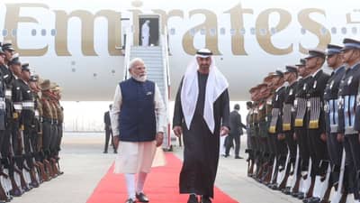 पंतप्रधान मोदी यांनी संयुक्त अरब अमिरातीचे राष्ट्राध्यक्षांचे केले भव्य स्वागत, दिल्या या अमुल्य वस्तू भेट