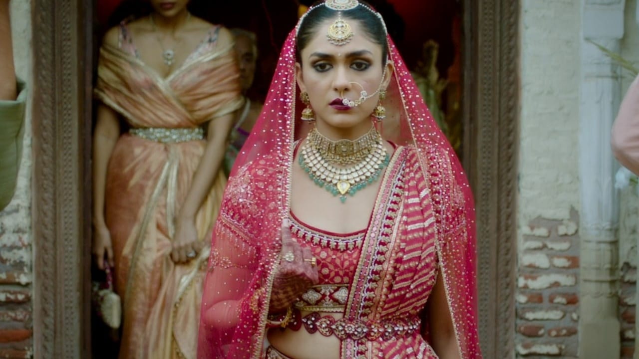 याशिवाय प्राइम व्हिडीओवर एक रोमँटिक वेब सीरीज आहे, जिचे नाव Made in Heaven आहे.याची कथा दमदार असून यामध्ये शोभिता धुलीपाला आणि अर्जुन माथुर यांच्या प्रमुख भूमिका आहेत. 