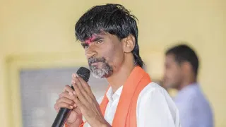 सगळे दौरे रद्द करून मनोज जरांगे पाटील अचानक पुण्याकडे… असं काय घडलं? कुणाशी झाली चर्चा?