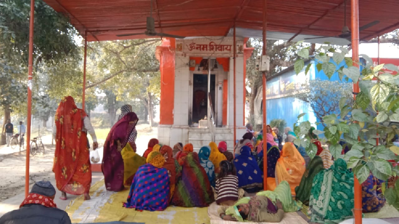 काकवी पासून बनवतात गूळ, ....रावांचे नाव घेऊन, वाटते तिळगुळ. 