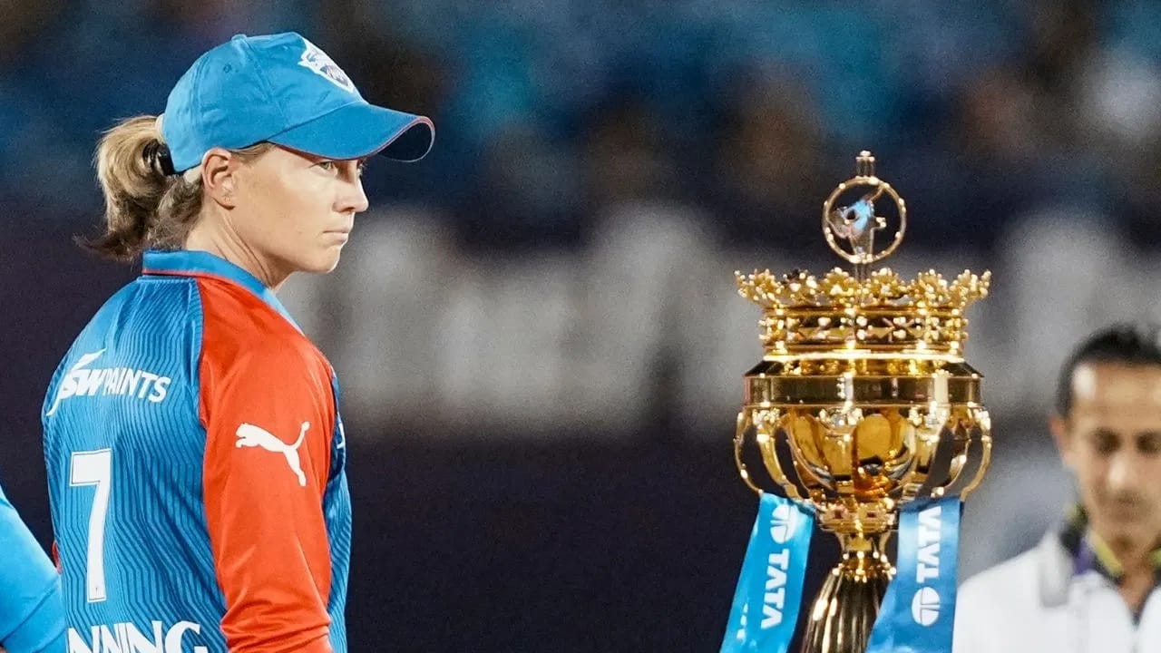 मेगची डब्ल्यूपीएल स्पर्धेत नेतृत्व करण्याची ही सलग आणि एकूण चौथी वेळ असणार आहे. मेगने पहिल्या 3 हंगामात दिल्ली कॅपिट्ल्सचं नेतृत्व केलं.  तसेच मेगने ऑस्ट्रेलियाला 6 वेळा वर्ल्ड चॅम्पियन केलंय. इतकंच नाही तर मेगच्या नेतृत्वात दिल्लीने सलग तिन्ही हंगामात अंतिम फेरीत धडक दिलीय. मात्र मेग कॅप्टन म्हणून तिन्ही वेळेस दिल्लीला ट्रॉफी जिंकून देण्यात अपयशी ठरली.  (Photo: PTI)