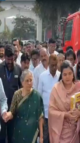 मोहिनी इंद्रनील नाईक यांनी स्वीकारली नगराध्यक्षपदाची सूत्रे.