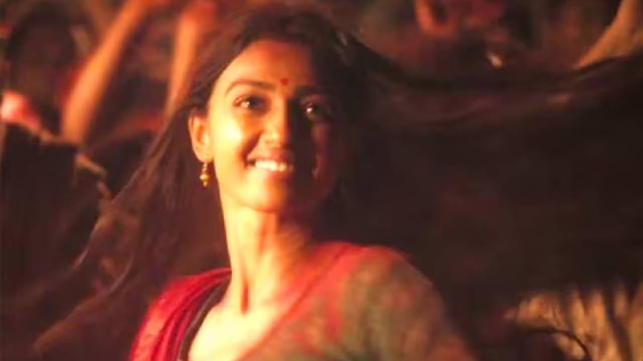 अशा प्रकारच्या मोटिव्हेशनल चित्रपटांची खास गोष्ट म्हणजे ते दीर्घकाळ लोकांच्या हृदयात राहतात. इतकंच नाही तर अनेकदा असे चित्रपट बॉक्स ऑफिसवरही खूप चांगले प्रदर्शन करतात. कारण प्रेक्षक चित्रपटाच्या भावनांशी जोडले जातात. उद्योगात अनेकदा असे चित्रपट बनले आहेत ज्यांनी लोकांना प्रेरित केले, पण आज आम्ही तुम्हाला अशा एका चित्रपटाबद्दल सांगणार आहोत, ज्याला रिलीज होऊन ११ वर्षे झाली आहेत. तरीही लोकांमध्ये त्याचा उल्लेख होतो. हे चित्रपट खऱ्या घटनेने प्रेरित आहेत. तसेच खऱ्या प्रेमाची व्याख्या सांगतो.