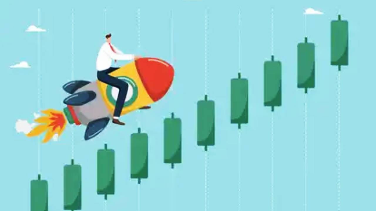 आज हा मल्टिबॅगर स्टॉक दिवसभराच्या व्यापारी सत्रात जवळपास 15.5 टक्क्यांनी वधारुन 36.51 रुपयांपर्यंत पोहचला. या गतिमान चालीमुळे Mercury EV Tech मध्ये हालचाल दिसली. गेल्यावर्षी जानेवारीमध्ये हा स्टॉक 52 आठवड्यांच्या उच्चांकावर 87 रुपयांवर झेपावला होता. त्यापेक्षा तो सध्या 58 टक्क्यांपेक्षा कमी व्यापार करत आहे.