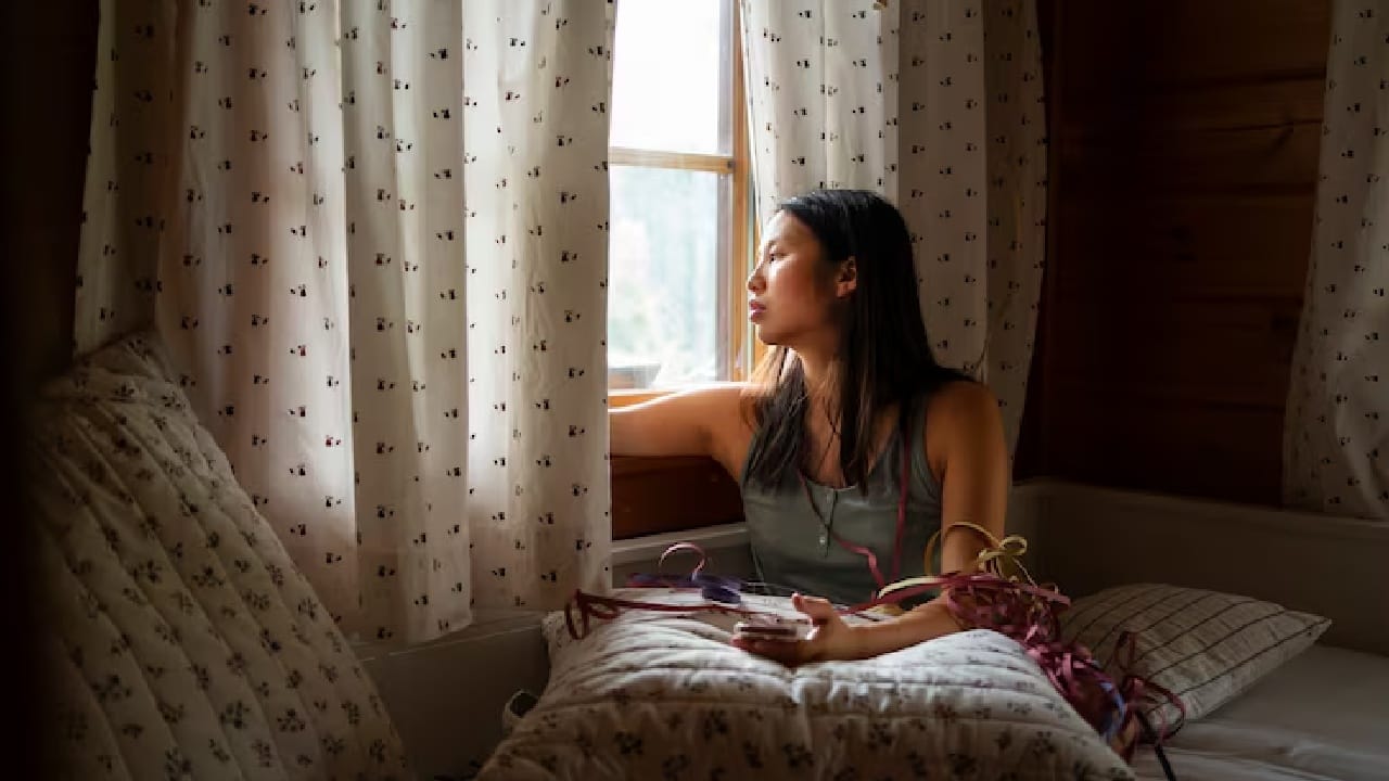 1. रुममध्ये येण्याची अंतिम वेळ रात्री 12 वाजेपर्यंतच. 2. फोनवर बोलताना इतरांना त्रास होणार नाही याची काळजी घ्यावी. 3. रात्री 11 वाजता रुममधील लाईट बंद करण्यात येतील. 4. त्यानंतर कोणी उशिरा आल्यास मोबाईलचा टॉर्च वापरून आपली कामे आवरावीत.