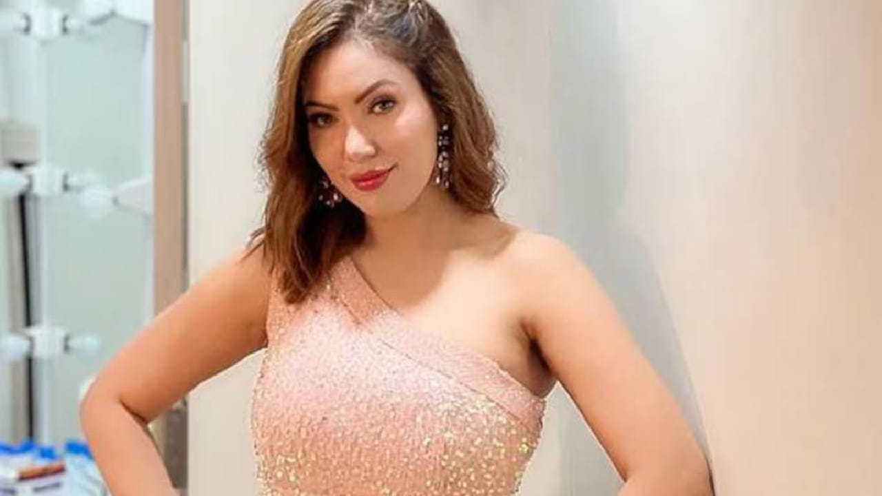 अशातच आता पुन्हा एकदा मुनमुन दत्ता सोशल मीडियावर चर्चेत आली आहे. पण यावेळी तिचा अभिनय नाही तर तिचा सौंदर्य आणि हटके लुकमुळे ती चर्चेत आली आहे. 