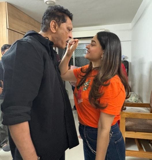 दरम्यान, माही विजचे नाव नदीम नाजशी जोडले जात असल्याने माहीची मैत्रीण असलेली अंकिता लोखंडे चांगलीच भडकली आहे. तिने माही विजच्या वैयक्तिक आयुष्यावर भाष्य करत ट्रोलर्सना चांगलेच सुनावले आहे. 