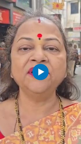 कंचनताई गडकरींंनी नागपुरात बजावला मतदानाचा हक्क.