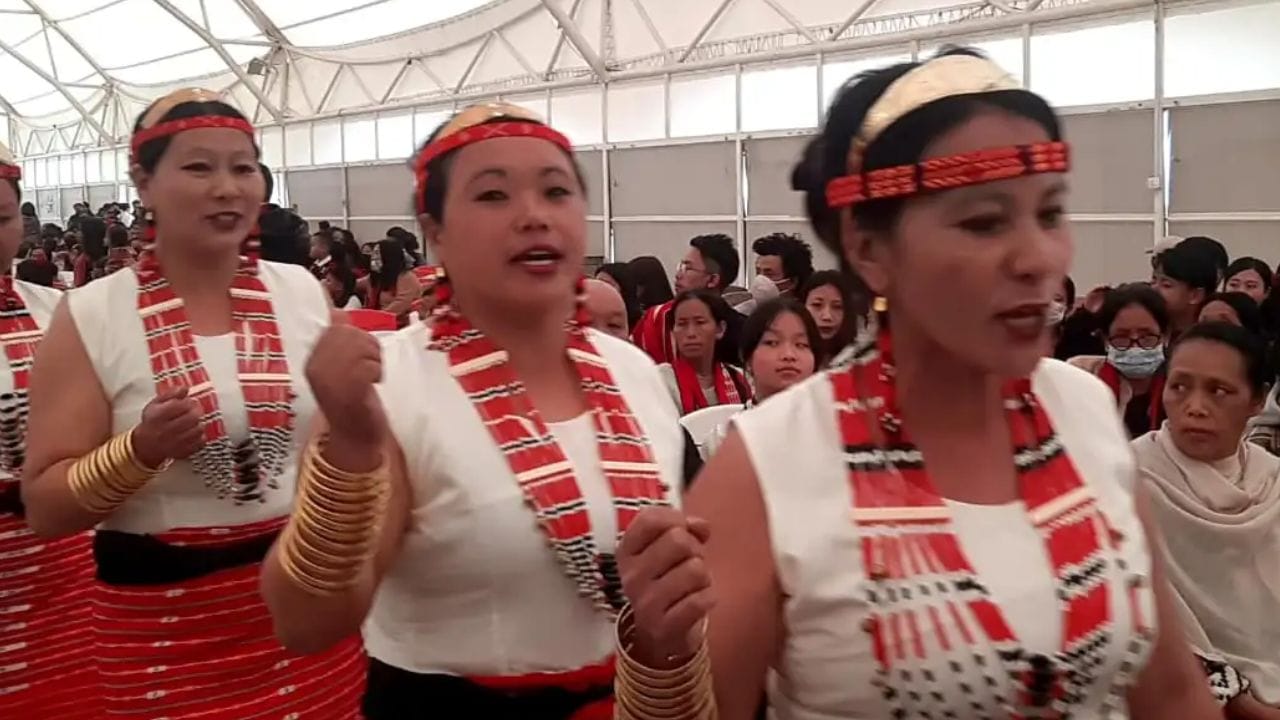 शाल संस्कृती: पूर्वी केवळ शूर योद्ध्यांनाच विशिष्ट प्रकारच्या शाली नेसण्याचा अधिकार होता. आजही या शाली त्यांच्या सांस्कृतिक ओळखीचा अविभाज्य भाग आहेत. 