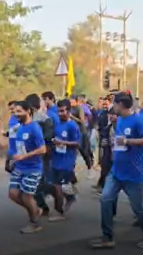 नांदगावमध्ये मॅरेथॉनचा उत्साह, राष्ट्रीय युवा दिनानिमित्त ५०० नागरिक धावले.