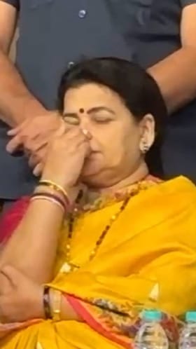 नारायण राणेंच्या निवृत्तीच्या घोषणेने पत्नी भावूक.