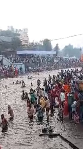 मौनी अमावस्या : नाशिकच्या रामकुंडावर उत्तर भारतीय भाविकांची मांदियाळी.