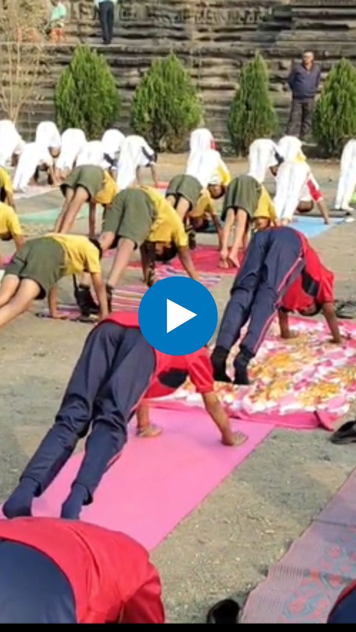 सिन्नरच्या गोंदेश्वर मंदिरात सूर्यनमस्कारांचा जागर; विद्यार्थ्यांचा उत्स्फूर्त सहभाग