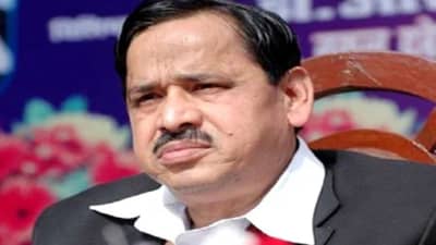 राजकारणात खळबळ! 24 माजी आमदारांना सोबत घेत बड्या नेत्याने पक्ष सोडला, हायकमांडची झोप उडाली