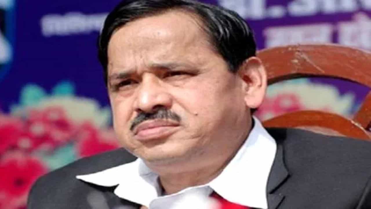 राजकारणात खळबळ! 24 माजी आमदारांना सोबत घेत बड्या नेत्याने पक्ष सोडला, हायकमांडची झोप उडाली