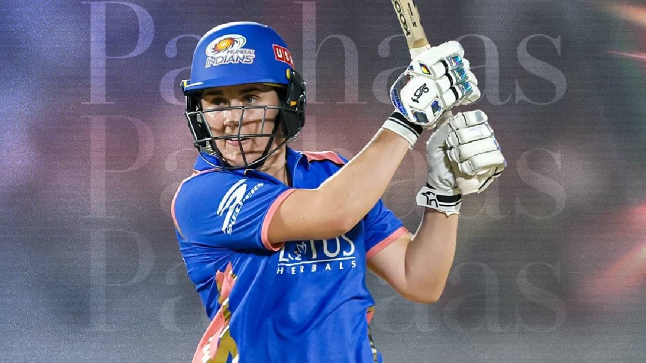 नॅट सायव्हर-ब्रंट म्हणाली, की मी ९० च्या आसपास काही खेळाडू बाद होताना पाहिले आहेत. म्हणून मला ते पुन्हा करायचे नव्हते. पण मला संघासाठी जास्तीत जास्त धावा करायच्या होत्या. आपण त्या धावसंख्येपर्यंत पोहोचू शकलो याचा मला खूप आनंद झाला. वैयक्तिकरित्या मलाही खूप आनंद झाला. (Photo: Mumbai Indians Twitter)