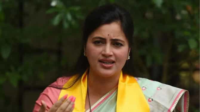 नवनीत राणांवर मोठं संकट, पराभूत 22 उमेदवारांचं थेट मुख्यमंत्र्यांना पत्र; त्या मागणीने खळबळ