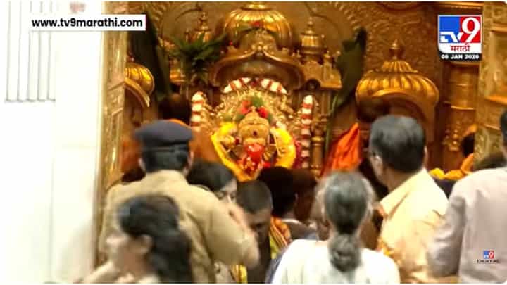Siddhivinayak Temple Mumbai | अंगारकीनिमित्त सिध्दीविनायकाच्या दर्शनासाठी भक्तांची अलोट गर्दी Siddhivinayak Temple Mumbai | अंगारकीनिमित्त सिध्दीविनायकाच्या दर्शनासाठी भक्तांची अलोट गर्दी