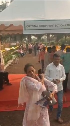 बारामतीमधील कृषी प्रदर्शन पाहण्यासाठी शेतकऱ्यांची मोठी गर्दी.