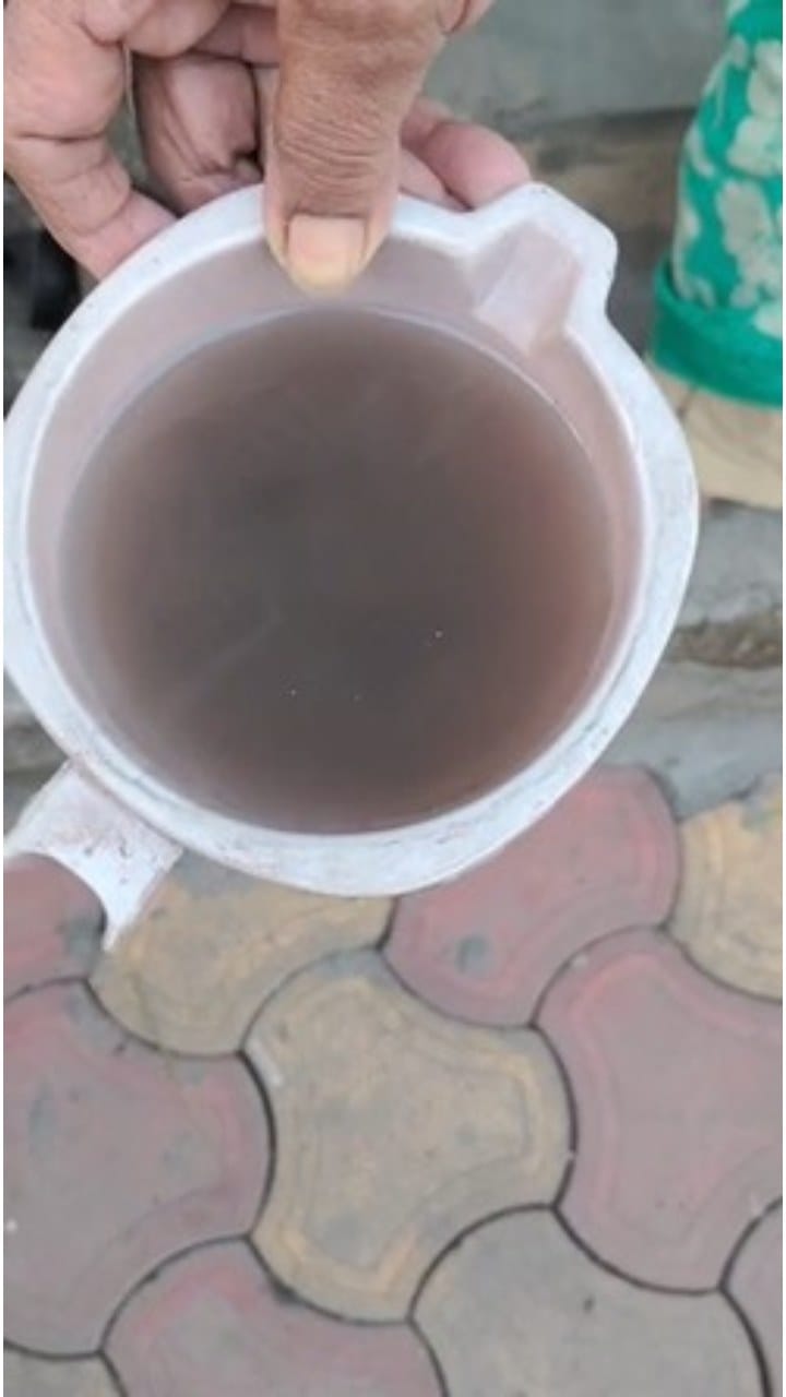 पुणे - पुण्यातील कर्वेनगर परिसरात मैलामिश्रित पाणीपुरवठ्याने खळबळ