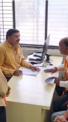 परळी नगर परिषदेला पडला बाळासाहेब ठाकरे यांच्या जयंतीचा विसर, शिवसेनेने विचारला जाब