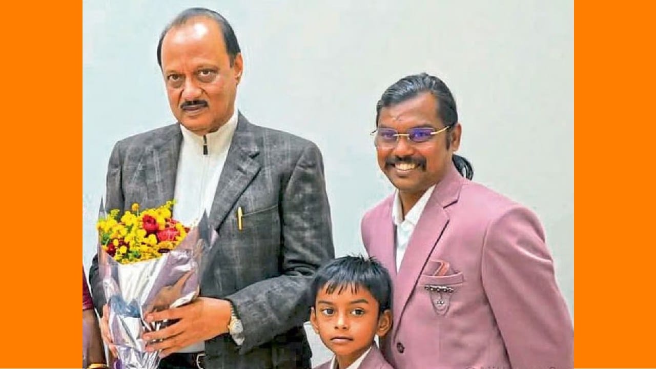तू केस वाढवल्याने मी मुख्यमंत्री होणार...अजितदादांच्या खंद्या कार्यकर्त्याने अखेर घेतला मोठा निर्णय Video viral तू केस वाढवल्याने मी मुख्यमंत्री होणार...अजितदादांच्या खंद्या कार्यकर्त्याने अखेर घेतला मोठा निर्णय Video viral