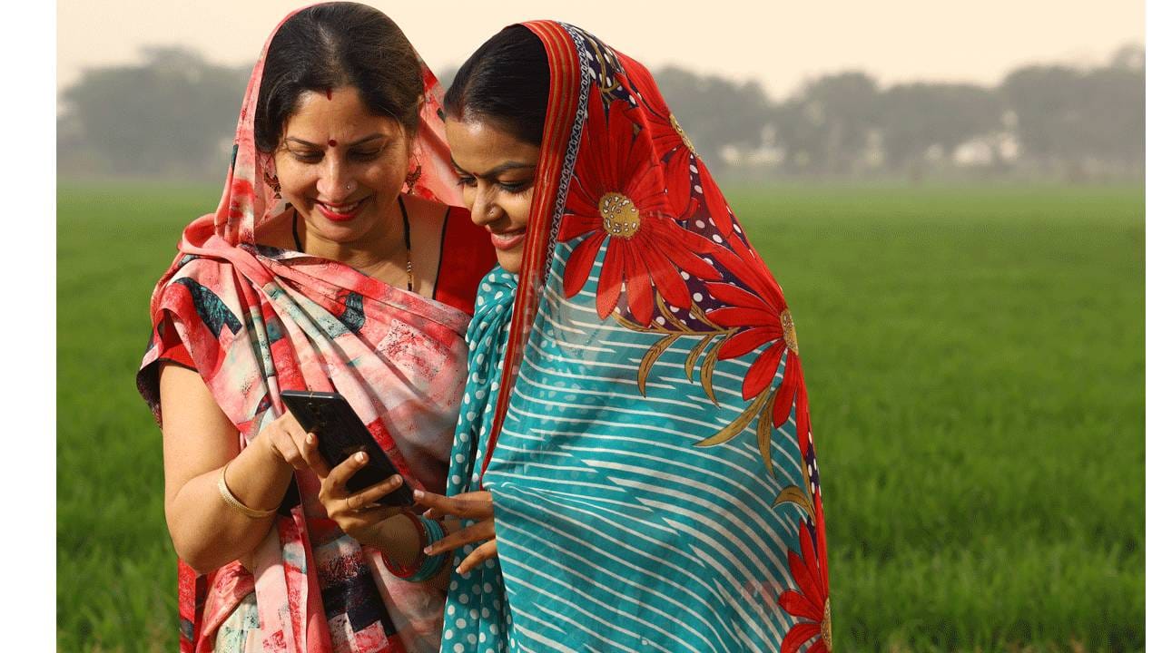 ईकेवायसी करताना नेहमी आधार आणि बँकेचा तपशील जुळतो का हे तपासा. पोर्टलवर लॉगिन करतेवेळी माहिती पुन्हा पुन्हा तपासा. ही माहिती जमा केल्यावर सपोर्ट नंबर वा हेल्पलाईन क्रमांकावरुन ती कन्फर्म करा. म्हणजे हप्ता चुकणार नाही. 