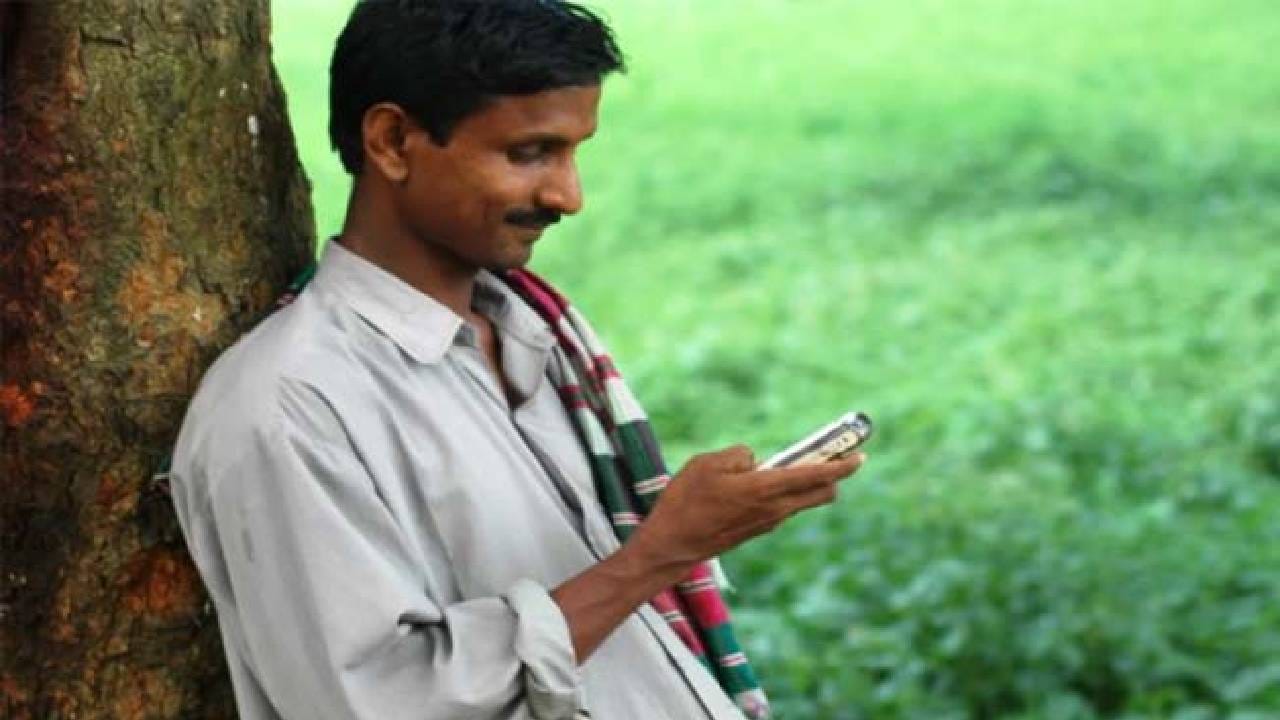 शेतकरी AgriStack Portal ला भेट देऊन फार्मर आयडी तयार करू शकता. त्यासाठी शेतकर्‍यांना अगोदर युझर आयडी आणि पासवर्ड तयार करावा लागेल. आधार कार्डशी लिंक असलेल्या मोबाईल क्रमांकावर ओटीपी येईल.तो सबमिट करुन ही प्रक्रिया पूर्ण करावी लागेल. 